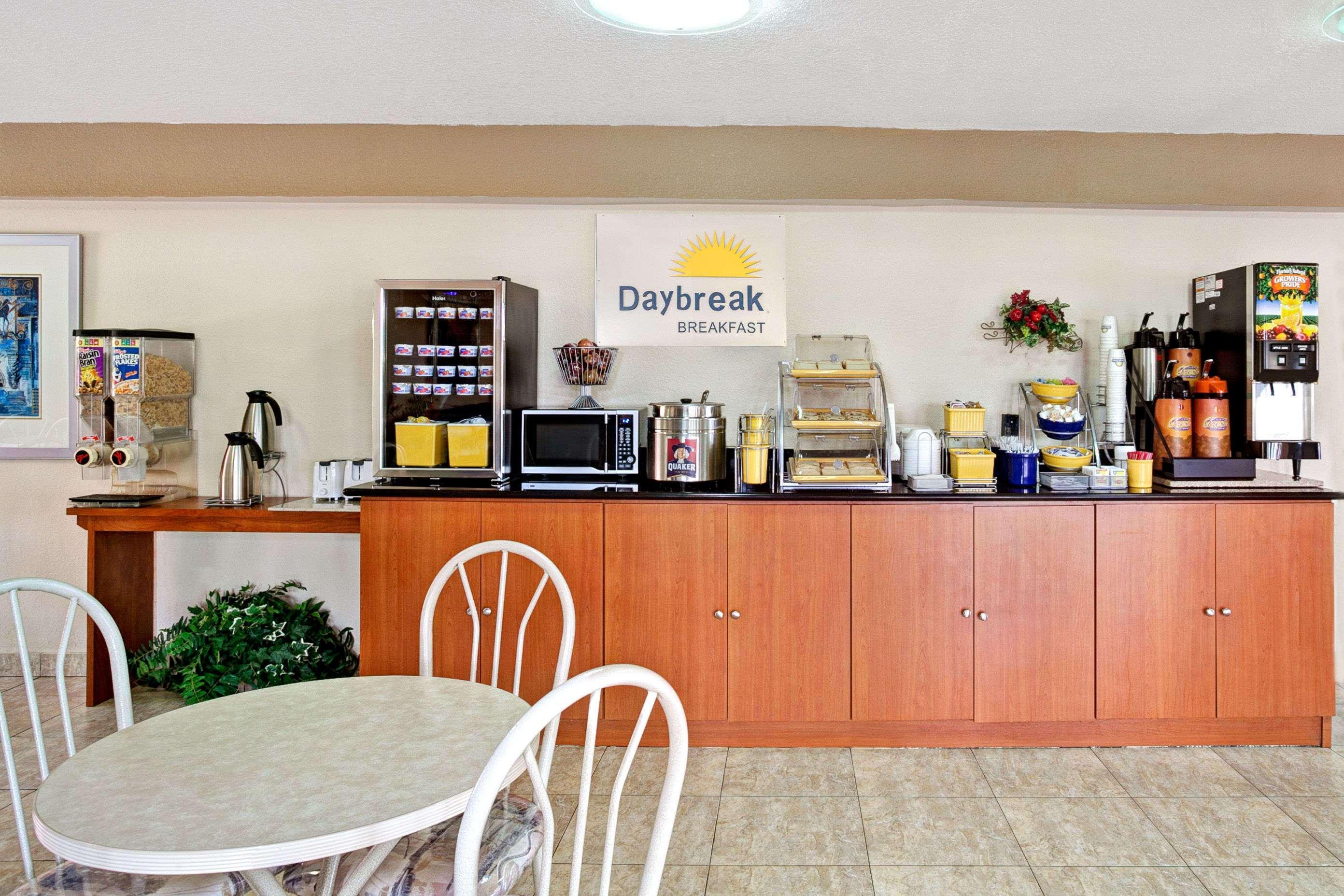 Quality Inn & Suites Orlando East - Ucf Area Alafaya Esterno foto