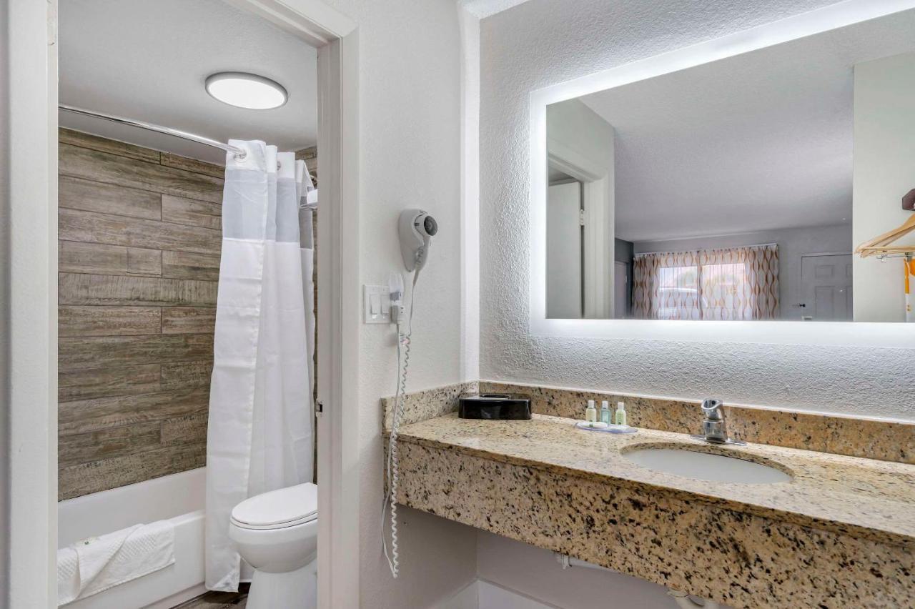 Quality Inn & Suites Orlando East - Ucf Area Alafaya Esterno foto