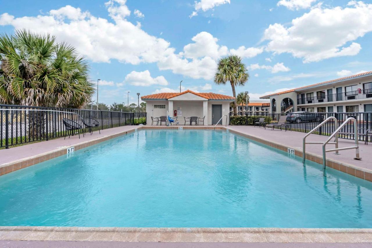 Quality Inn & Suites Orlando East - Ucf Area Alafaya Esterno foto