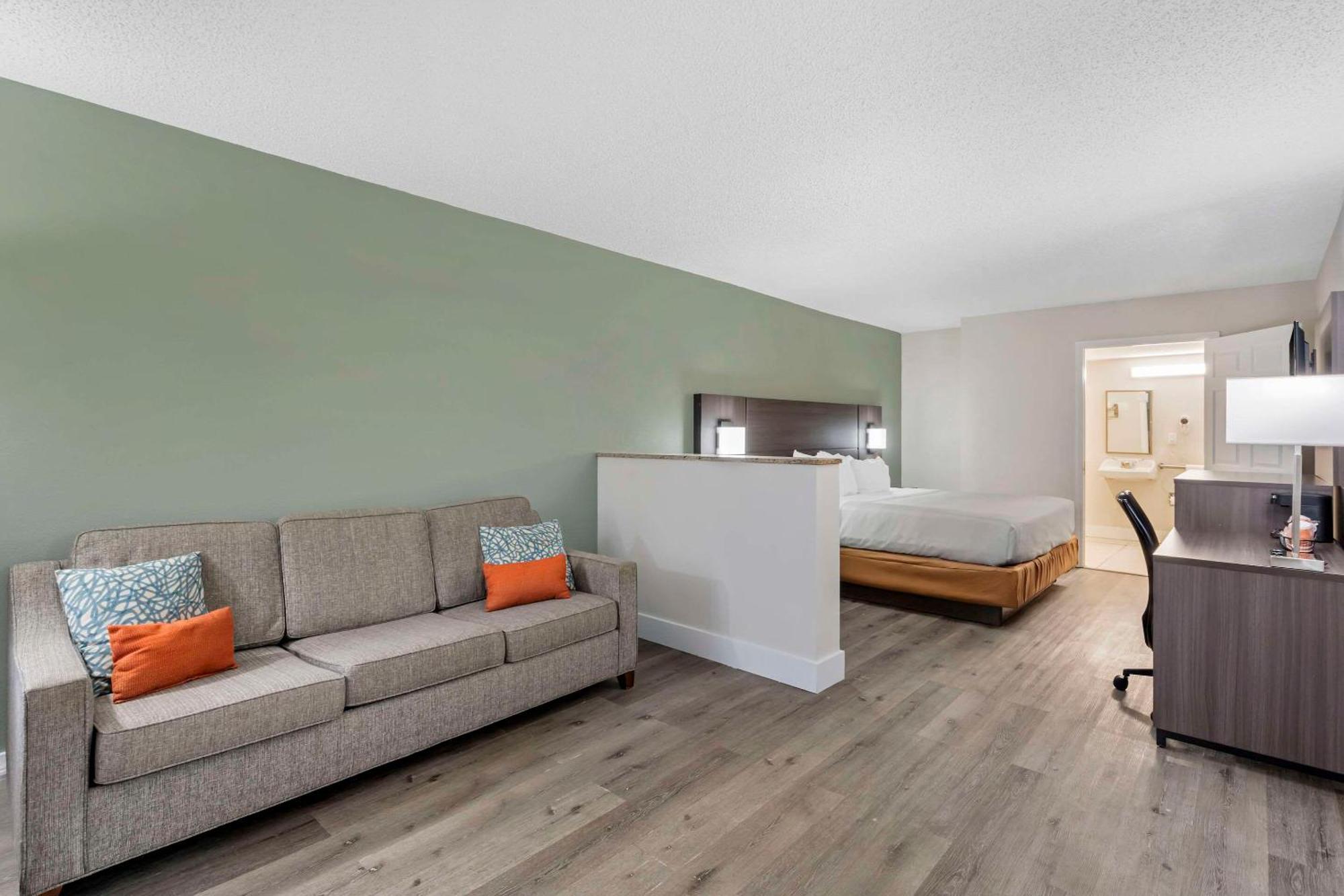 Quality Inn & Suites Orlando East - Ucf Area Alafaya Esterno foto