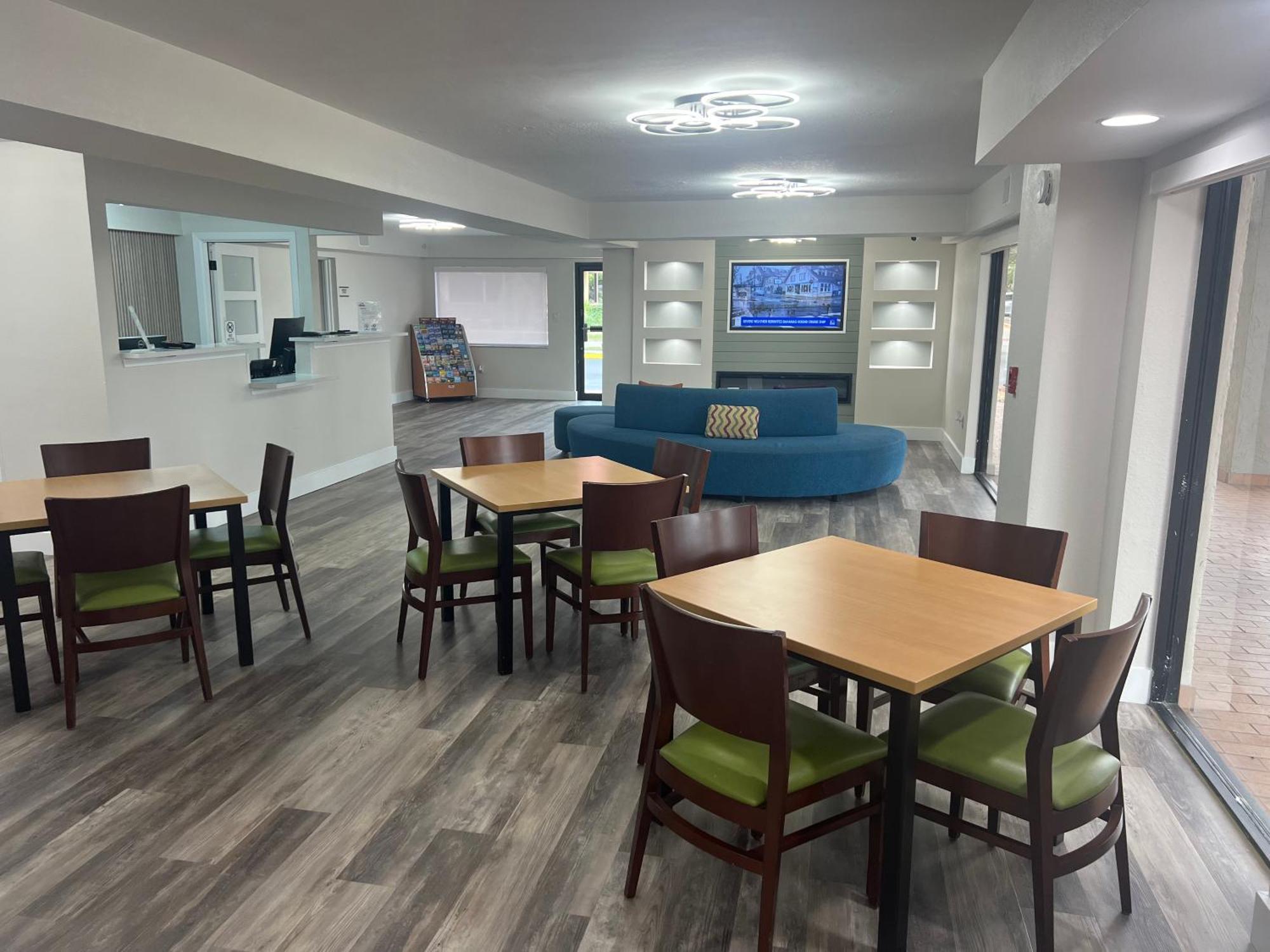 Quality Inn & Suites Orlando East - Ucf Area Alafaya Esterno foto