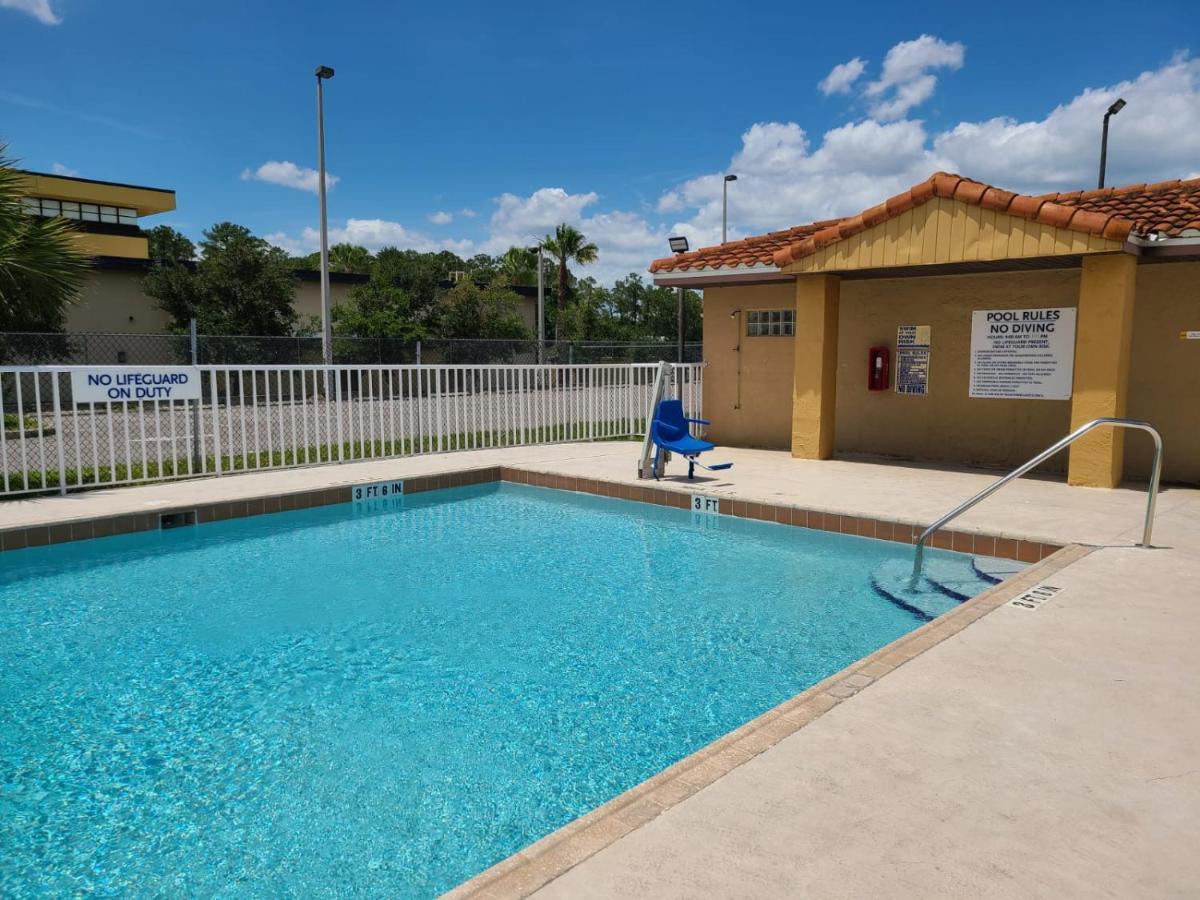 Quality Inn & Suites Orlando East - Ucf Area Alafaya Esterno foto